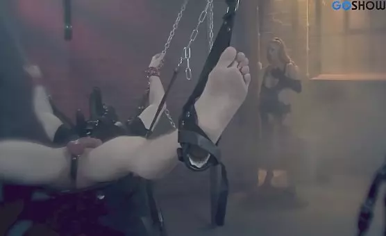 Dominatrix StrapOn Bondage Pleasures